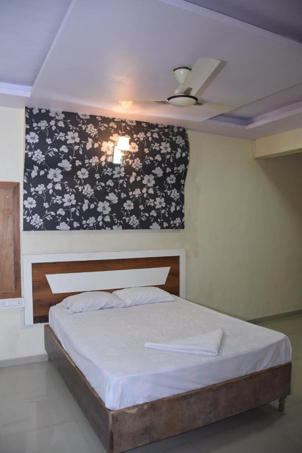 Hotel Riviera Residency Thane Exterior foto